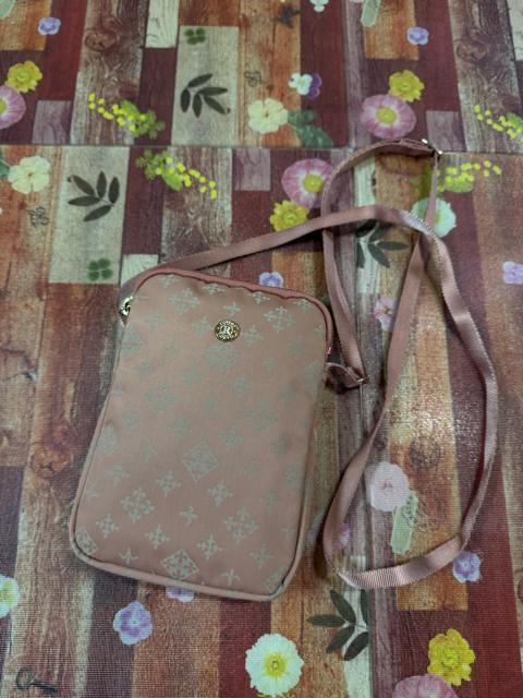 ӂ߂ārussetVi܌E|[`iX}zV_[obN3_܂Ƃߔ聚500~X^[g