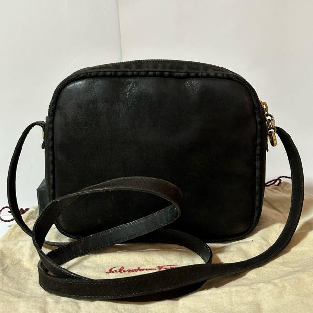 Salvatore Ferragamo �t�F���K�� D213096 ���@�� �X�G�[�h ���U�[ �V�����_�[�o�b�O �u���b�N �S�[���h �� �u�����h�� 