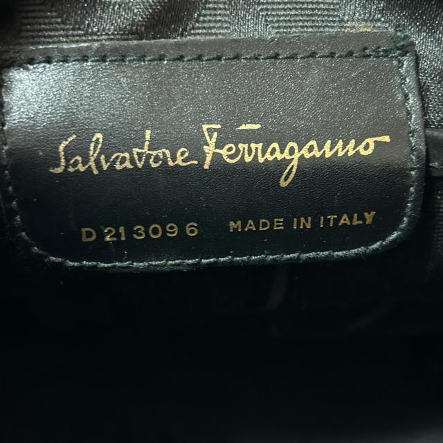 Salvatore Ferragamo �t�F���K�� D213096 ���@�� �X�G�[�h ���U�[ �V�����_�[�o�b�O �u���b�N �S�[���h �� �u�����h�� 