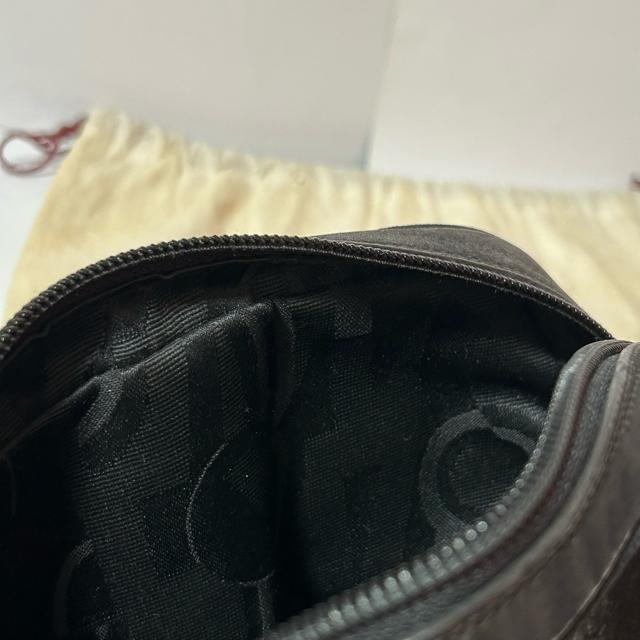 Salvatore Ferragamo �t�F���K�� D213096 ���@�� �X�G�[�h ���U�[ �V�����_�[�o�b�O �u���b�N �S�[���h �� �u�����h�� 