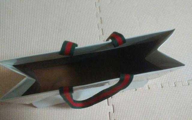 Gucci ショップ袋 17×23×8 < 女性ファッション  Gucci ショップ袋 17×23×8 < 女性ファッションの