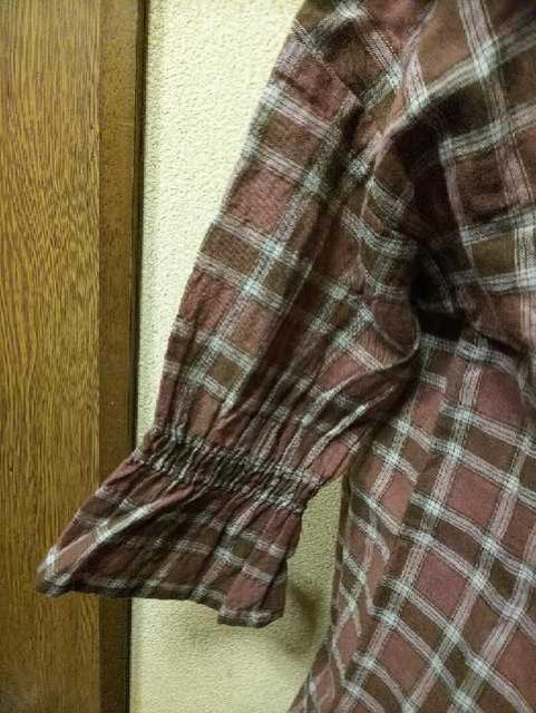 新品タグ付★片側オフショ五分袖シャツ/茶M < 女性ファッション  新品タグ付★片側オフショ五分袖シャツ/茶M < 女性ファッションの