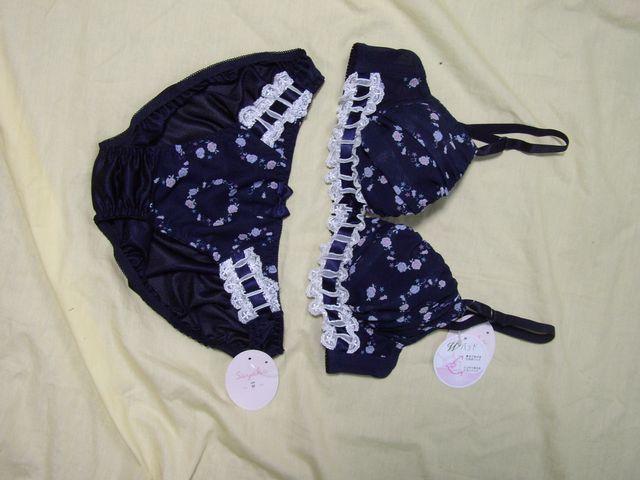 小さな花柄とリボン使い、C70Mワイヤー入り < 女性ファッション  小さな花柄とリボン使い、C70Mワイヤー入り  < 女性ファッションの