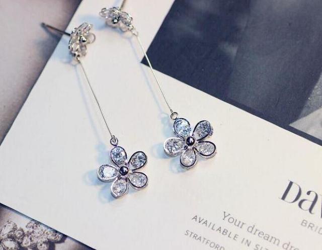 【送料無料】高級感※クローバー ピアス レディース 贈り物 プレゼント Czダイヤ ホワイトゴールド S925 新品 < 女性アクセサリー/時計 【送料無料】高級感※クローバー ピアス レディース 贈り物 プレゼント Czダイヤ ホワイトゴールド S925 新品 < 女性アクセサリー/時計の