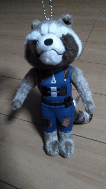 リゾートイッツアスモールワールドwithグルートロケットラグーンぬいぐるみバッジ < インテリア/ライフ リゾートイッツアスモールワールドwithグルートロケットラグーンぬいぐるみバッジ < インテリア/ライフの