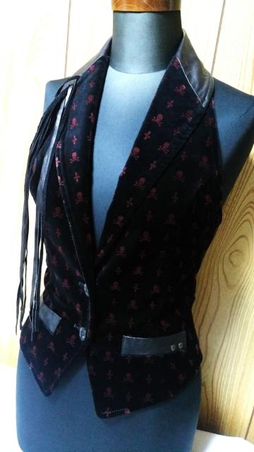 正規美レア ロエン レザーショール ジレ 黒 濃赤 カジュアルドレスベスト 最小38 コンビラペル フリンジ スカル クロスモデル < ブランド  正規美レア ロエン レザーショール ジレ 黒 濃赤 カジュアルドレスベスト 最小38 コンビラペル フリンジ スカル クロスモデル  < ブランドの