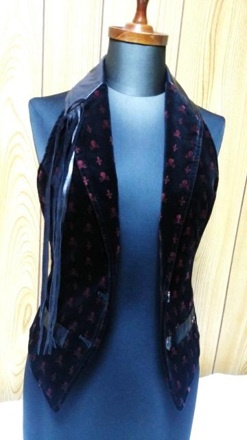 正規美レア ロエン レザーショール ジレ 黒 濃赤 カジュアルドレスベスト 最小38 コンビラペル フリンジ スカル クロスモデル < ブランド  正規美レア ロエン レザーショール ジレ 黒 濃赤 カジュアルドレスベスト 最小38 コンビラペル フリンジ スカル クロスモデル < ブランドの