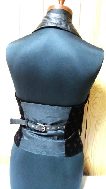 正規美レア ロエン レザーショール ジレ 黒 濃赤 カジュアルドレスベスト 最小38 コンビラペル フリンジ スカル クロスモデル < ブランド  正規美レア ロエン レザーショール ジレ 黒 濃赤 カジュアルドレスベスト 最小38 コンビラペル フリンジ スカル クロスモデル < ブランドの