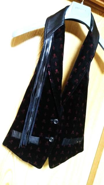 正規美レア ロエン レザーショール ジレ 黒 濃赤 カジュアルドレスベスト 最小38 コンビラペル フリンジ スカル クロスモデル < ブランド  正規美レア ロエン レザーショール ジレ 黒 濃赤 カジュアルドレスベスト 最小38 コンビラペル フリンジ スカル クロスモデル < ブランドの