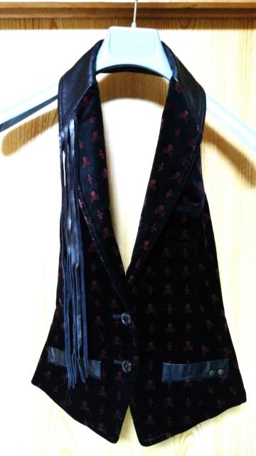 正規美レア ロエン レザーショール ジレ 黒 濃赤 カジュアルドレスベスト 最小38 コンビラペル フリンジ スカル クロスモデル < ブランド  正規美レア ロエン レザーショール ジレ 黒 濃赤 カジュアルドレスベスト 最小38 コンビラペル フリンジ スカル クロスモデル < ブランドの