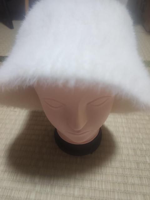 新品  ホワイト ファー 帽子 < 女性ファッション  新品  ホワイト ファー 帽子  < 女性ファッションの