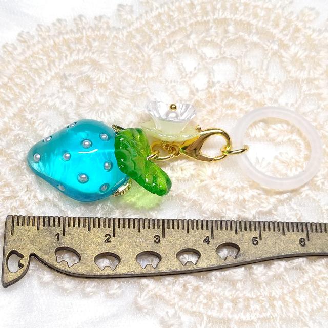 ハンドメイド☆目印チャーム☆半分苺☆クリアブルー < 女性ファッション ハンドメイド☆目印チャーム☆半分苺☆クリアブルー < 女性ファッションの