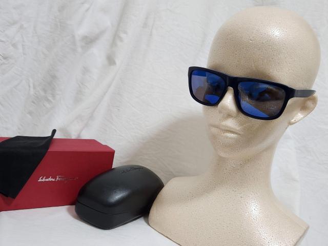 正規美 レア フェラガモ ロゴ ウェリントン スクエアフレーム サングラス 青系ミラー クラシックラグジュアリー 付属有○メガネ < ブランド  正規美 レア フェラガモ ロゴ ウェリントン スクエアフレーム サングラス 青系ミラー クラシックラグジュアリー 付属有○メガネ < ブランドの
