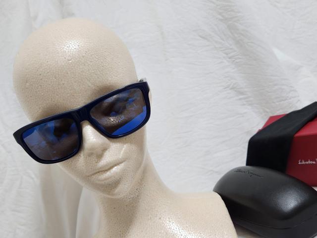 正規美 レア フェラガモ ロゴ ウェリントン スクエアフレーム サングラス 青系ミラー クラシックラグジュアリー 付属有○メガネ < ブランド  正規美 レア フェラガモ ロゴ ウェリントン スクエアフレーム サングラス 青系ミラー クラシックラグジュアリー 付属有○メガネ < ブランドの