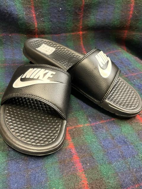 ベナッシ シャワーサンダル NIKE 黒 26センチ 新品未使用 サンダル NIKE スリッパ ナイキ < 女性ファッション ベナッシ シャワーサンダル NIKE 黒 26センチ 新品未使用 サンダル NIKE スリッパ ナイキ < 女性ファッションの