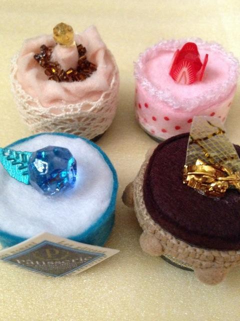ミニケーキ4個セット、ケースマグネット付き★B < 女性ファッション  ミニケーキ4個セット、ケースマグネット付き★B < 女性ファッションの
