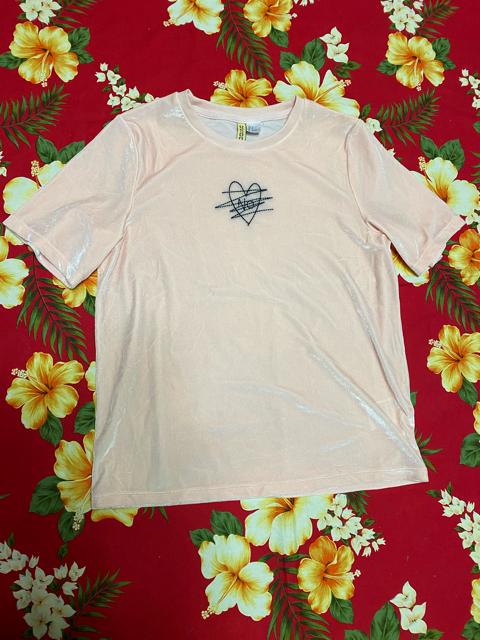 DIVIDCD☆ピンクTシャツ☆可愛い光沢ベロア風生地☆ < ブランド DIVIDCD☆ピンクTシャツ☆可愛い光沢ベロア風生地☆ < ブランドの