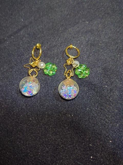 ハンドメイド★イヤリング。ノンホールゴールドガラスドーム水色 < 女性ファッション  ハンドメイド★イヤリング。ノンホールゴールドガラスドーム水色 < 女性ファッションの