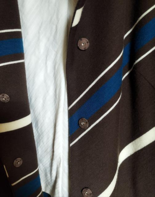 マシーン&コンドル 焦げ茶白青斜めストライプ 丸衿 ウールジャージジャケット < 女性ファッション  マシーン&コンドル 焦げ茶白青斜めストライプ 丸衿 ウールジャージジャケット < 女性ファッションの