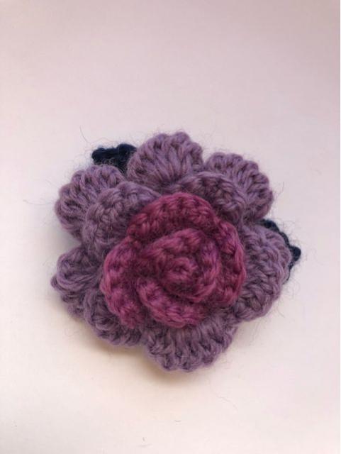 ハンドメイド ブローチ コサージュ 薔薇 ウール アナスイ好き 紫 < 女性ファッション  ハンドメイド ブローチ コサージュ 薔薇 ウール アナスイ好き 紫 < 女性ファッションの
