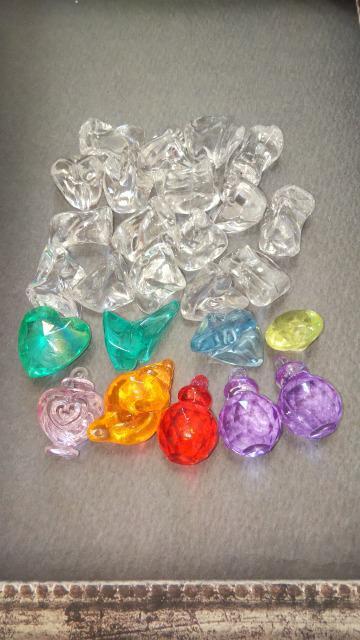 水槽や撮影やハンドメイド材料等に宝石風オブジェハート、貝殻、香水瓶等26個セット < インテリア/ライフ 水槽や撮影やハンドメイド材料等に宝石風オブジェハート、貝殻、香水瓶等26個セット < インテリア/ライフの