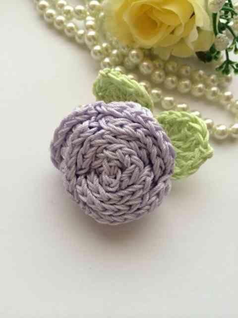 ハンドメイド ブローチ ヘアゴム ラベンダー色の巻き巻き薔薇 < 女性ファッション  ハンドメイド ブローチ ヘアゴム ラベンダー色の巻き巻き薔薇 < 女性ファッションの