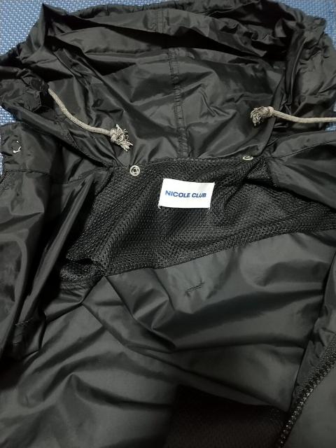 NICOLE CLUB ロング丈 フード付き ナイロンジャケット パーカー 黒 ブラック ニコルクラブ 中古 古着 < ブランド  NICOLE CLUB ロング丈 フード付き ナイロンジャケット パーカー 黒 ブラック ニコルクラブ 中古 古着 < ブランドの