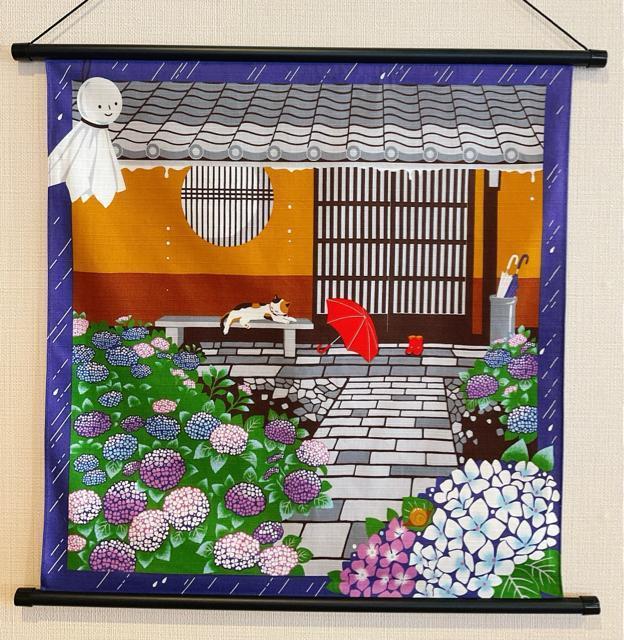 新品未使用品【6月 みけの雨宿り】軸付きタペストリー 三毛猫 梅雨入り 6月タペストリー 玄関飾り 紫陽花ウォールデコ 日本製 < インテリア/ライフ  新品未使用品【6月 みけの雨宿り】軸付きタペストリー 三毛猫 梅雨入り 6月タペストリー 玄関飾り 紫陽花ウォールデコ 日本製  < インテリア/ライフの
