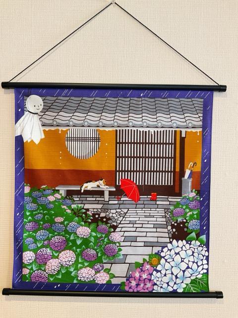 新品未使用品【6月 みけの雨宿り】軸付きタペストリー 三毛猫 梅雨入り 6月タペストリー 玄関飾り 紫陽花ウォールデコ 日本製 < インテリア/ライフ  新品未使用品【6月 みけの雨宿り】軸付きタペストリー 三毛猫 梅雨入り 6月タペストリー 玄関飾り 紫陽花ウォールデコ 日本製 < インテリア/ライフの