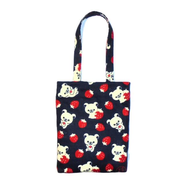 ◆難あり生地に傷◆スクエアベーシックトートバッグ◆コリラックマ・苺×紺地 < 女性ファッション ◆難あり生地に傷◆スクエアベーシックトートバッグ◆コリラックマ・苺×紺地 < 女性ファッションの