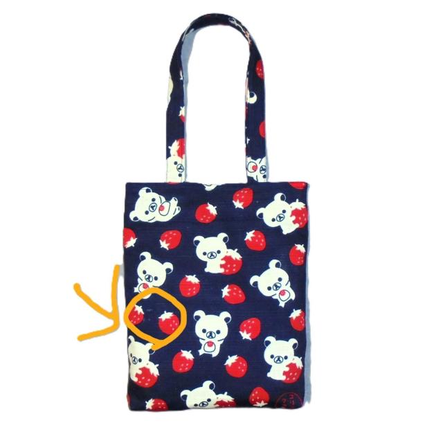 ◆難あり生地に傷◆スクエアベーシックトートバッグ◆コリラックマ・苺×紺地 < 女性ファッション ◆難あり生地に傷◆スクエアベーシックトートバッグ◆コリラックマ・苺×紺地 < 女性ファッションの