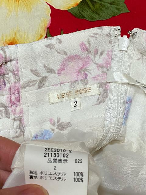 新品未使用☆レストローズ☆爽やか白地にバラ柄スカート☆ < ブランド  新品未使用☆レストローズ☆爽やか白地にバラ柄スカート☆ < ブランドの