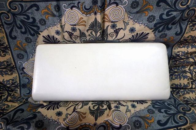 ◆クラッチバッグ レザー ホワイト 中古品 < 女性ファッション  ◆クラッチバッグ レザー ホワイト 中古品  < 女性ファッションの