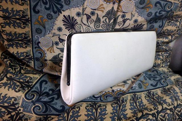 ◆クラッチバッグ レザー ホワイト 中古品 < 女性ファッション  ◆クラッチバッグ レザー ホワイト 中古品 < 女性ファッションの