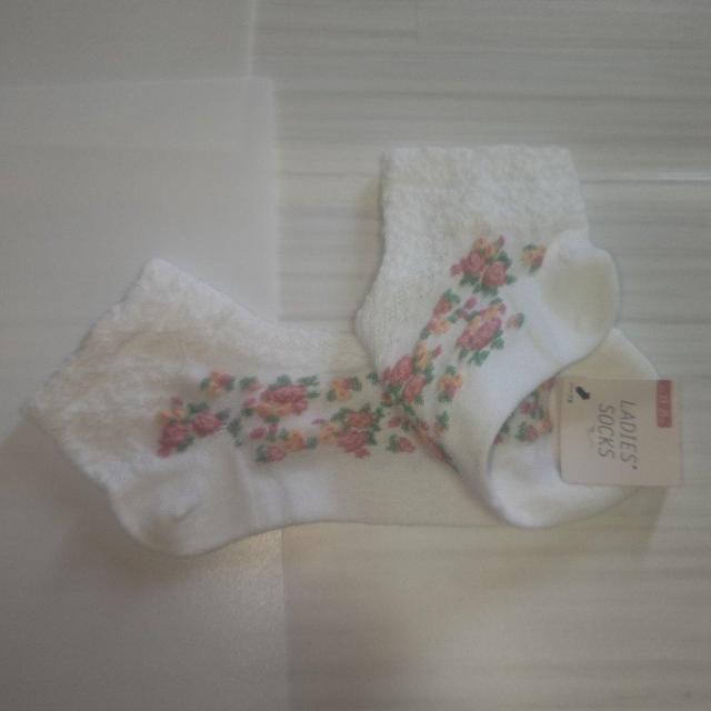 新品タグ付き ブリティッシュローズ柄靴下 23〜25cm 送料無料 < 女性ファッション  新品タグ付き ブリティッシュローズ柄靴下 23〜25cm 送料無料 < 女性ファッションの