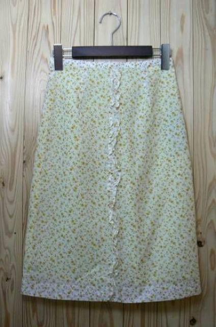 LOVE ISLAND☆イエローフラワー ひざ丈 ミディスカートM < 女性ファッション  LOVE ISLAND☆イエローフラワー ひざ丈 ミディスカートM  < 女性ファッションの