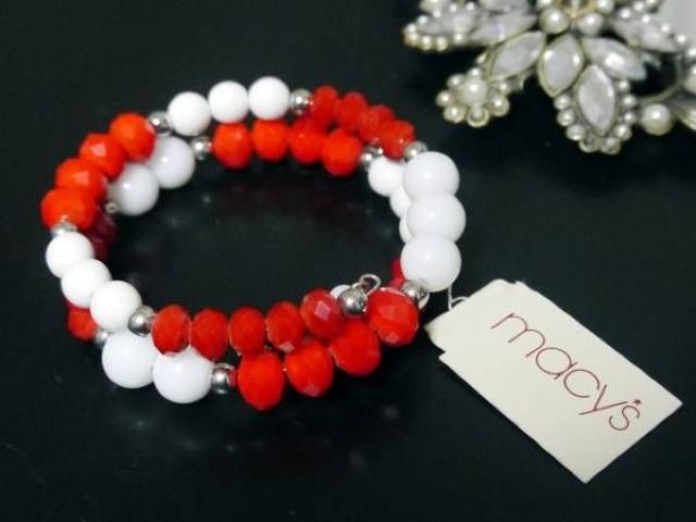 新品MACY'S★メイシーズ アンティーク調赤白ブレスレット < 女性アクセサリー/時計 新品MACY'S★メイシーズ アンティーク調赤白ブレスレット < 女性アクセサリー/時計の