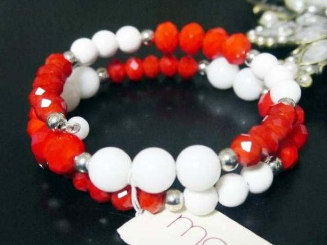 新品MACY'S★メイシーズ アンティーク調赤白ブレスレット < 女性アクセサリー/時計 新品MACY'S★メイシーズ アンティーク調赤白ブレスレット < 女性アクセサリー/時計の