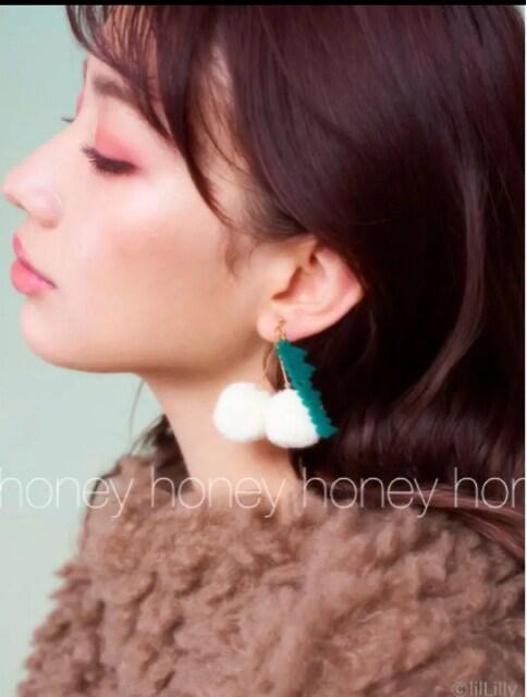 SALE●定価4,400円●lilLilly●ポンポンチェリーピアス●白 < ブランド SALE●定価4,400円●lilLilly●ポンポンチェリーピアス●白 < ブランドの