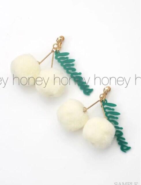 SALE●定価4,400円●lilLilly●ポンポンチェリーピアス●白 < ブランド SALE●定価4,400円●lilLilly●ポンポンチェリーピアス●白 < ブランドの
