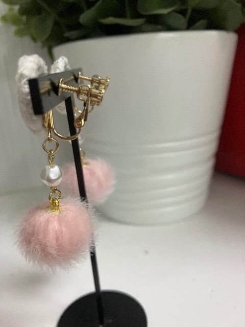 ハンドメイド ファーボールを使用したイヤリング < 女性ファッション  ハンドメイド ファーボールを使用したイヤリング < 女性ファッションの