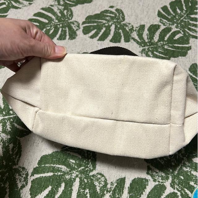 (新品)ハナエモリ・ハンカチ&ムーミン(ミー)トートバッグ(2点セット) < 女性ファッション  (新品)ハナエモリ・ハンカチ&ムーミン(ミー)トートバッグ(2点セット) < 女性ファッションの