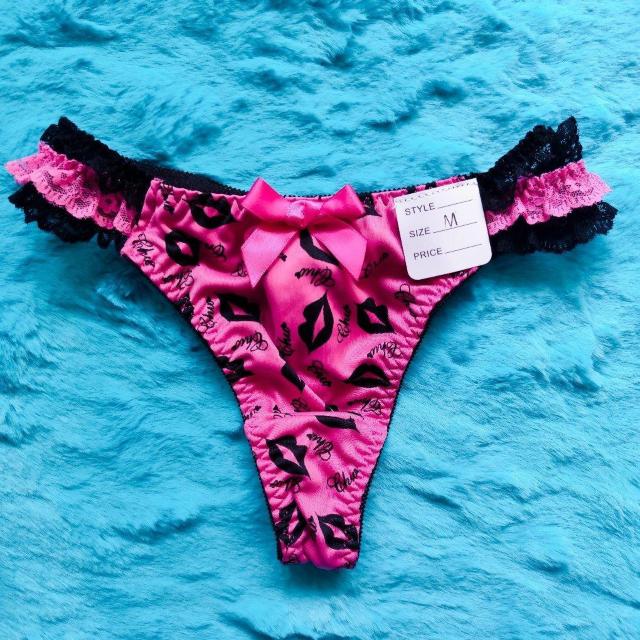 激カワッ。。。ツルツルッ。。リップ柄サテン調Tバック。。。ピンク。。パンティー。。。ショーツ。。。唇柄。。 < 女性ファッション  激カワッ。。。ツルツルッ。。リップ柄サテン調Tバック。。。ピンク。。パンティー。。。ショーツ。。。唇柄。。  < 女性ファッションの