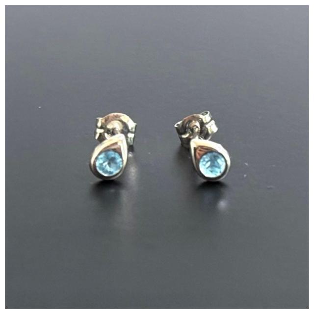 K14 ホワイトゴールド 水色 石入り しずく ドロップ ピアス < 女性アクセサリー/時計 K14 ホワイトゴールド 水色 石入り しずく ドロップ ピアス < 女性アクセサリー/時計の