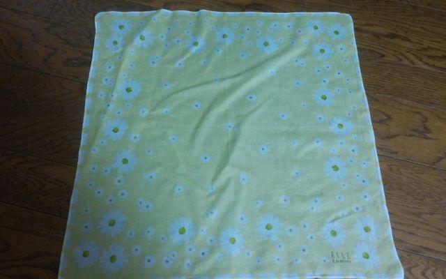 イエロー 花柄 ハンカチ 美品 43 < 女性ファッション  イエロー 花柄 ハンカチ 美品 43  < 女性ファッションの