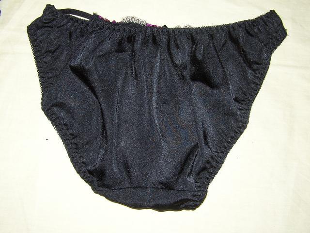 ブラックにパープルとホワイトの刺繍C70Mワイヤー入り < 女性ファッション  ブラックにパープルとホワイトの刺繍C70Mワイヤー入り < 女性ファッションの