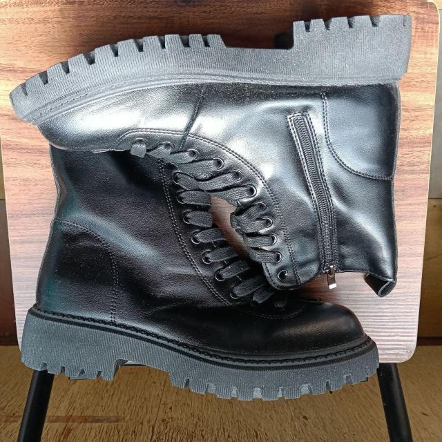 新品 24.5cm レディース ブーツ ブラック 厚底 シューズ ショートブーツ < 女性ファッション  新品 24.5cm レディース ブーツ ブラック 厚底 シューズ ショートブーツ < 女性ファッションの