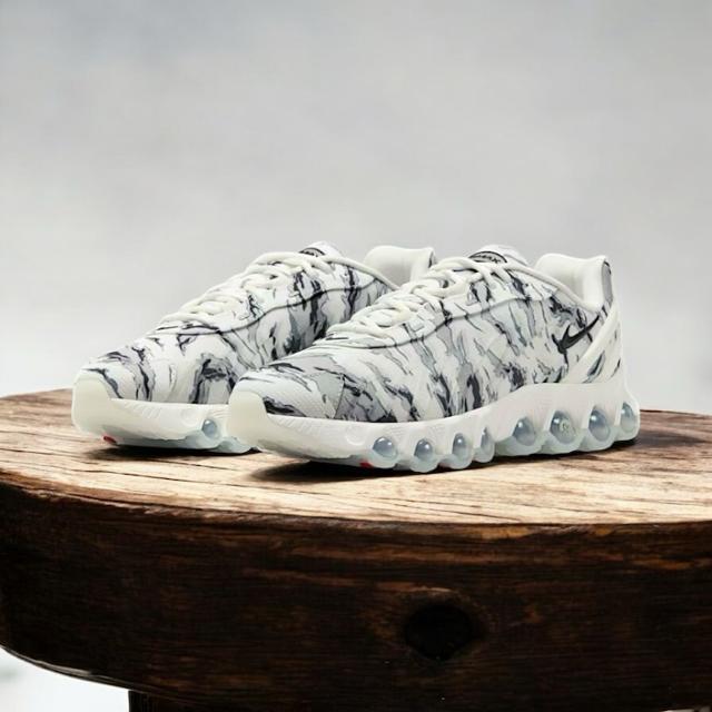 ��NIKE AIR MAX Dn8 �v���~�A����  �� �u�����h�� 