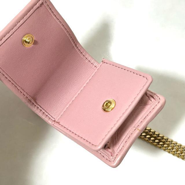 MIUMIU ミュウミュウ AirPodsケース マテラッセ レザー ピンク < ブランド MIUMIU ミュウミュウ AirPodsケース マテラッセ レザー ピンク < ブランドの