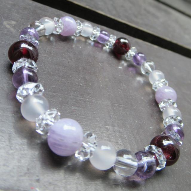 ラベンダーアメジストxガーネットxピンクカルセドニー 天然石 < 女性アクセサリー/時計 ラベンダーアメジストxガーネットxピンクカルセドニー 天然石 < 女性アクセサリー/時計の